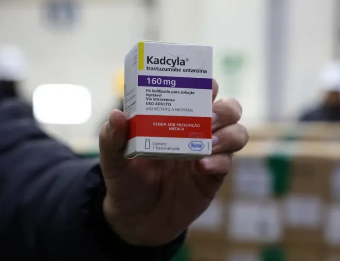 Brasil recebe lote de medicamento para tratar câncer de mama no SUS