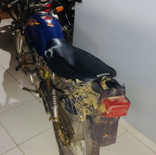 Polícia Militar apreende motocicleta com sinais de adulteração em Monteiro