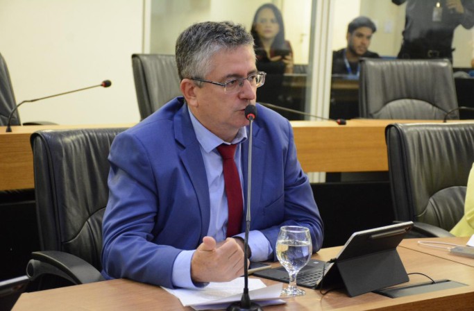 Assembleia derruba veto de João Azevêdo e garante lei de Dr. Romualdo que cria Política Estadual de Avaliação em Saúde nas escolas