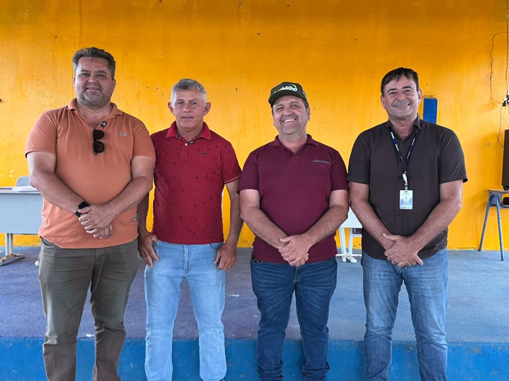 Vereador Jeffeson Menezes participa de reunião na Lajinha e destaca a chegada de trator para a comunidade