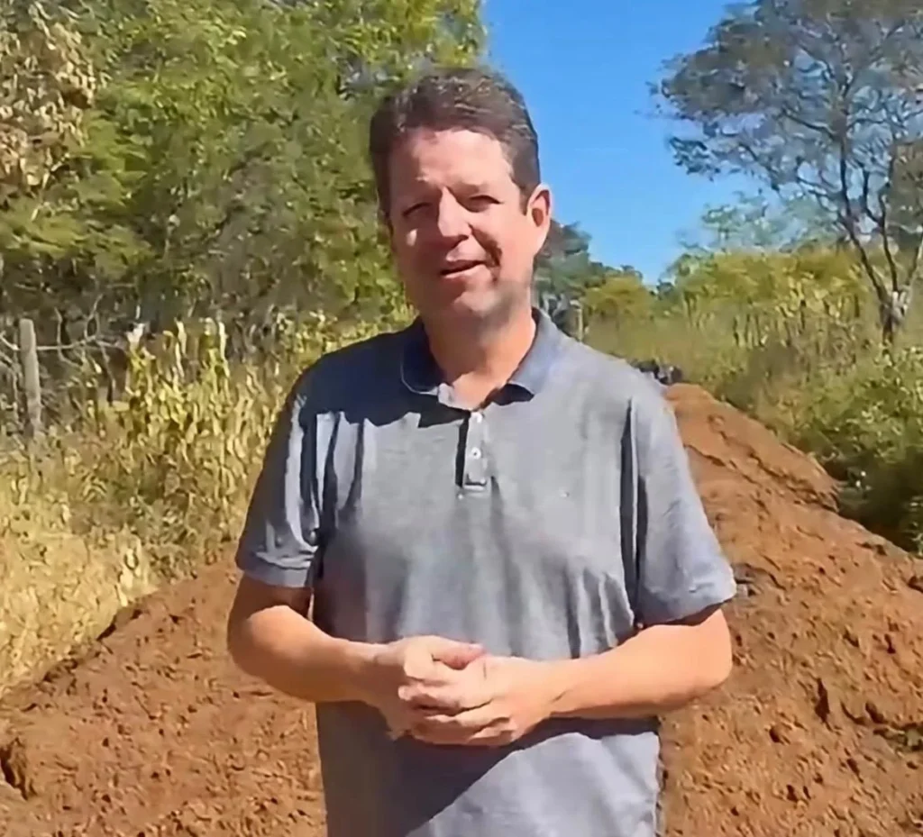 Prefeito Dr. Júnior autoriza obra de calçamento na zona rural de Ouro Velho