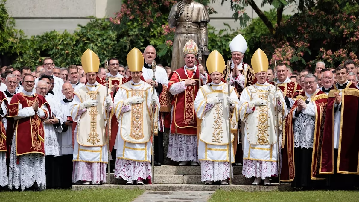 Grupo tradicionalista desafia Papa Leão XIV e enfrenta excomunhão