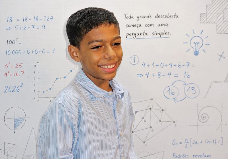 Menino brasileiro superdotado faz descoberta de matemática que será apresentada na Bienal