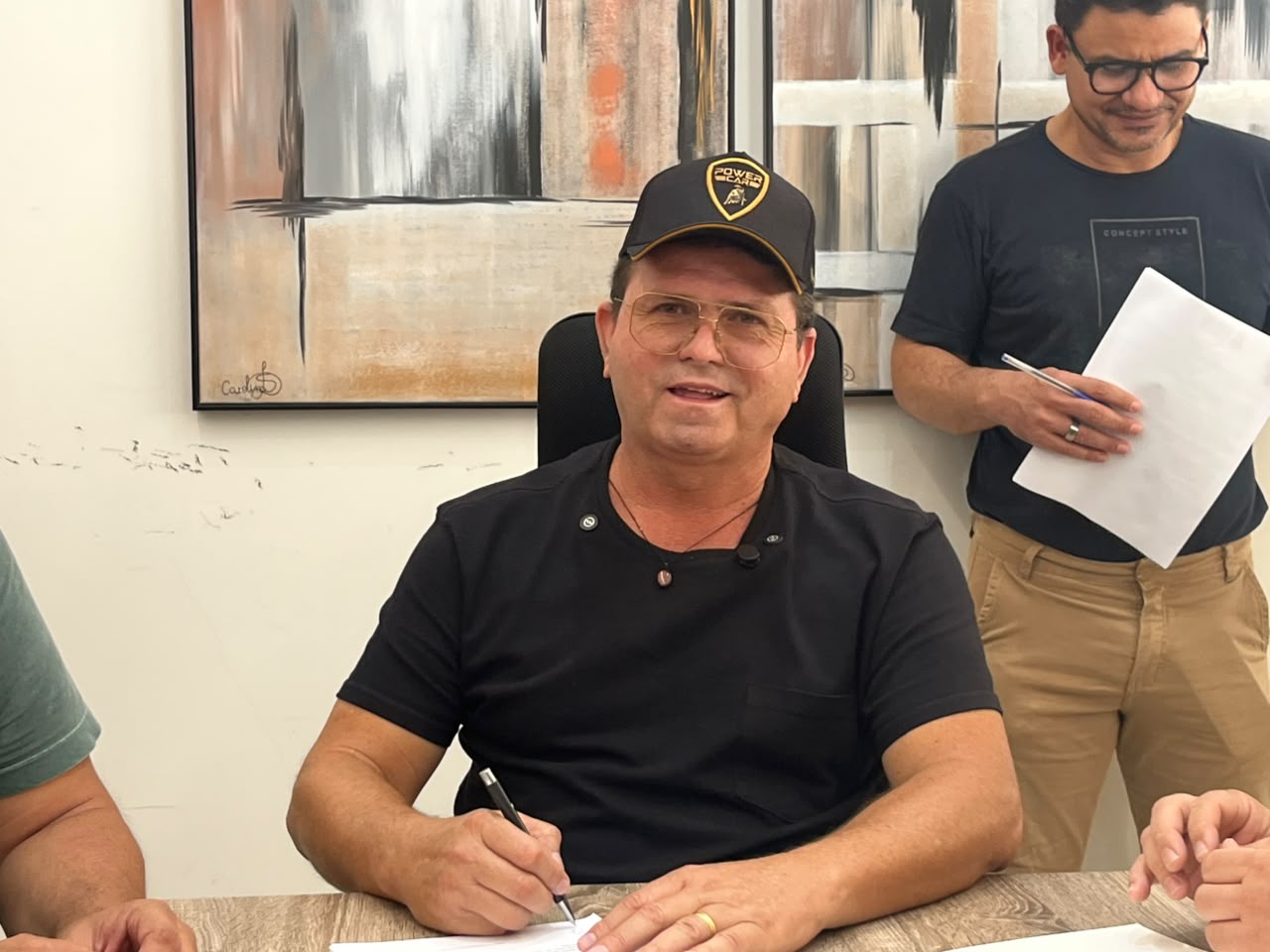 Prefeito de Sumé assina convênio para construção do Matadouro Público