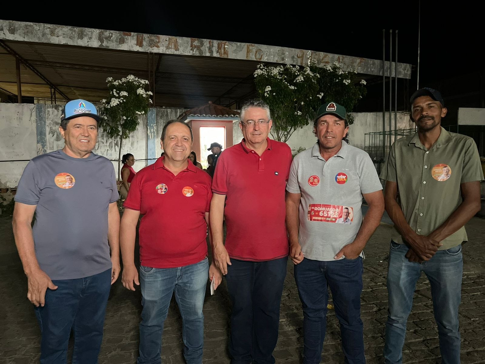 Ao lado de lideranças, Dr. Romualdo visita o bairro Várzea Redonda, em Sumé