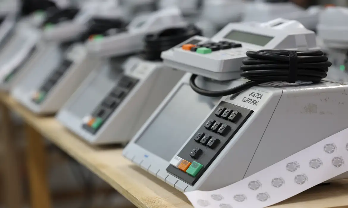 Saiba se eleitores acima de 70 anos que não votarem ou justificarem pagam multa