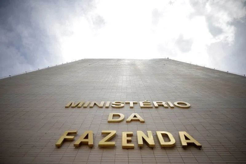 Governo zera impostos federais sobre gasolina por um mês